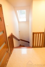 przedpokój na poddaszu widok na schody