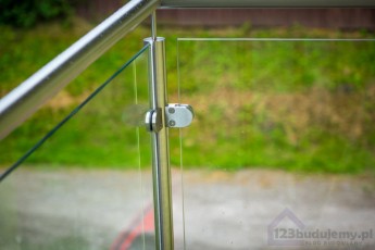 szkło na balkonie