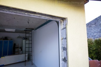montaż bramy garażowej krok po kroku