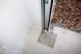 na jakiej wysokości montować bramę w garażu