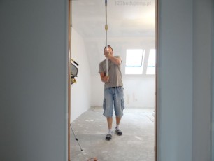 malowanie sufitów wałkiem, biała farba tikkurila super white