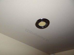 żarówka led, oświetlenie ledowe, sufit podwieszany, gzyms