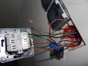 bistabilny stycznik zwierny jak schodowy, kilka włączników jednego swiatła