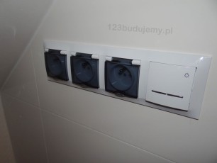wyłącznik bistabilny i włączniki zwierne w łaziencew