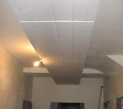 podwieszana półka z regipsu  z oświetleniem i podświetleniemInstrukcja montażu sufitu podwieszanego - krok po kroku