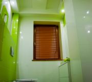 zielona łazienka tubądzin zień, zielone i białe płytki