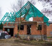powstaje konstrukcja dachu na budowie u sąsiadów