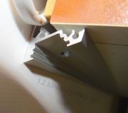 aluminiowy profil led przykleić pod szafką pod meblem