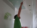 malowanie w łazience sufitu i półki podwieszanej Z oświetleniem led