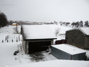 Zimową porą widok z okna dachowego