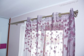 fioletowe zasłony firankowe dekoracja okna
