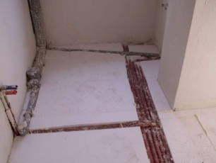 lazienka poddasze wc rury wodne