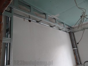 stelaż konstrukcji z regipsu w łazience