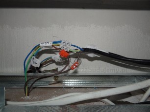 jak podłączyć halogeny w suficie podwieszanym w łazience