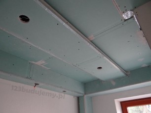 odważny sufit, o nieregularnych kształtach