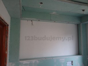 halogen jako oświetlenie wnęki nad wc podwieszanym