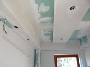 szpachlowanie konstrukcji z płyt kg, ozdobny gzyms na suficie