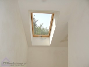 okno dachowe nad schodami, doświetlenie schodów