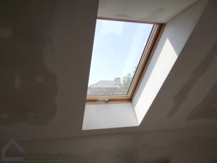 okno dachowe, akrylowanie spoinowanie