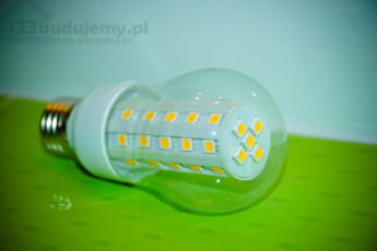 klasyczna żarówka a żarnik led
