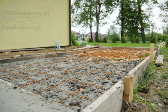 blaszak na ziemi czy na fundamentach