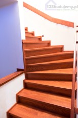 Betonowe z okładziną z desek