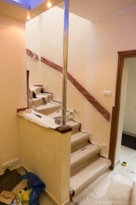 klatka schodowa przed malowaniem po montażu schodów