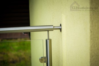 mocowanie balustrady do ściany domy