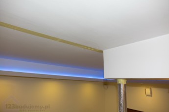 malowanie sufitu na przedpokoju, podświetlenie led