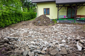 podjazd pod garaż podbudowa