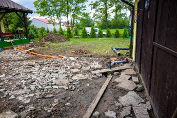 podbudowa pod bramą garażową