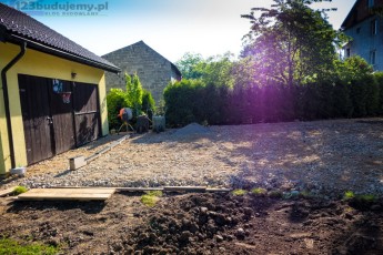 podjazd przed garażem, utwardzenie kamieniem