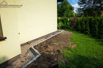 opaska granitowa wokoło domu