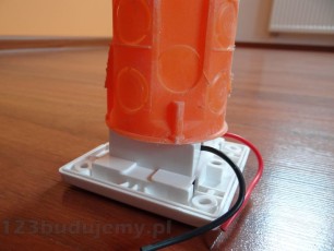 montaż oprawy led 230 w puszcze elektrycznej fi 60