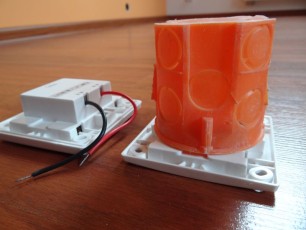 biała oprawa led do podświetlenia rozprasza światło