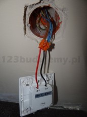 podłączenie oprawy led oświetlającej schody