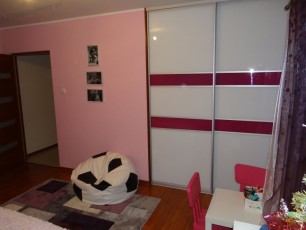 błyszczące drzwi przesuwne lakobel