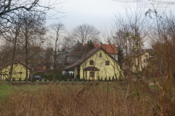 widok na nasz dom z bocznej ulicy