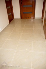 płytki na przedpokoju na ogrzewaniu podłogowym