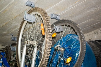 wieszak na suficie na rowery