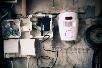 prowizoryczny alarm w garażu, czujka ruchu