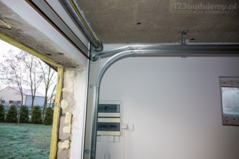 montaż bramy w garażu wolnostojącym dwustanowiskowym