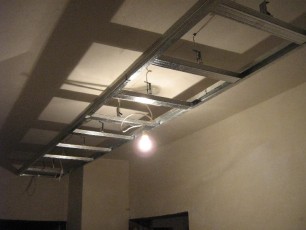 konstrukcja sufitu podwieszanego w kartongipsu