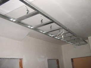 Sufit podwieszany z płyt gipsowo-kartonowych