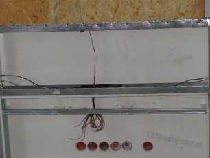 wnęka w konstrukcji na szafkę meblową z półkami na tuner satelitarny, kino domowe, dvd, bluelayer