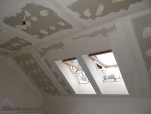 okno dachowe na poddaszu obróbka kartongips