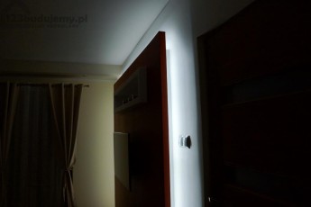 poświata świało led, taśma led, zabudowa ściana telewizor