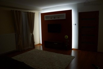 podświetlenie zabudowy telewizora, sala telewizyjna, zabudowa