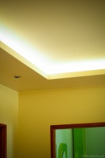 sufit podwieszany z oświetleniem led