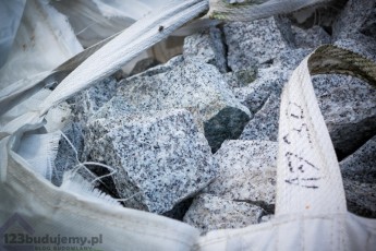 Kostka granitowa łupana
